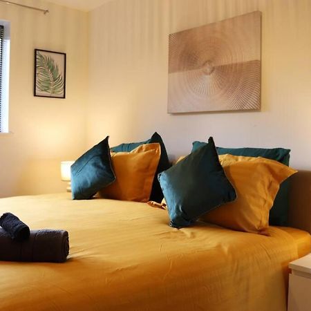 Cosy 3 Bedroom 2 Bathroom House With Parking Sheldon  Exteriér fotografie