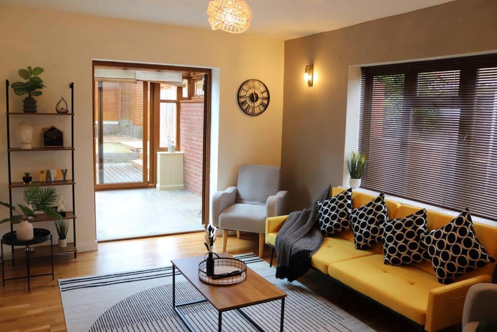 Cosy 3 Bedroom 2 Bathroom House With Parking Sheldon  Exteriér fotografie