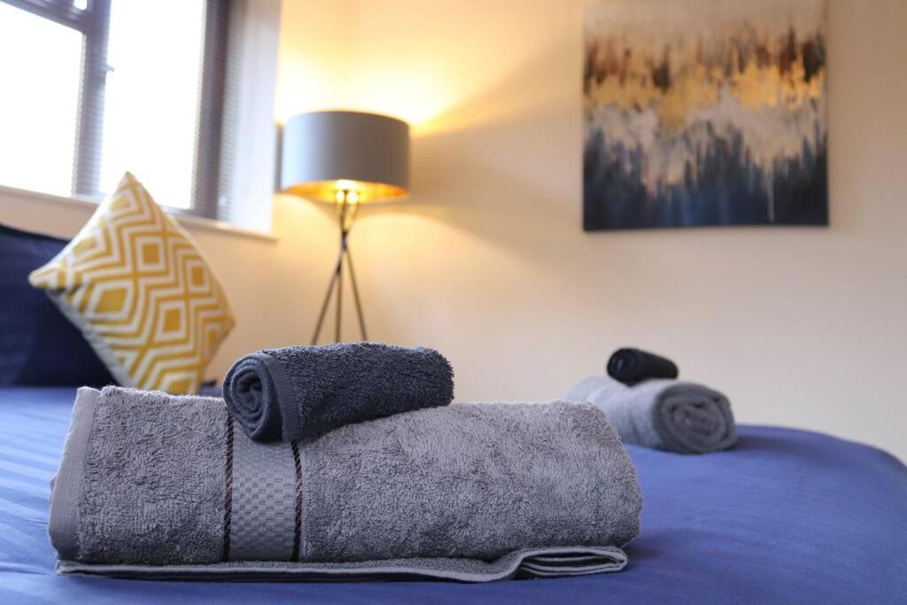 Cosy 3 Bedroom 2 Bathroom House With Parking Sheldon  Exteriér fotografie