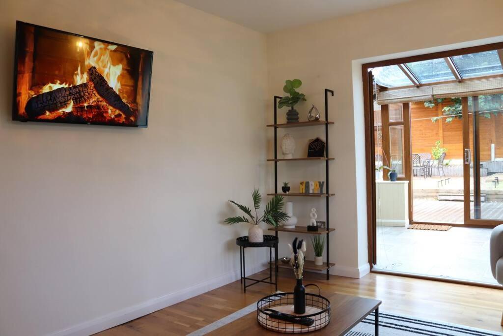 Cosy 3 Bedroom 2 Bathroom House With Parking Sheldon  Exteriér fotografie