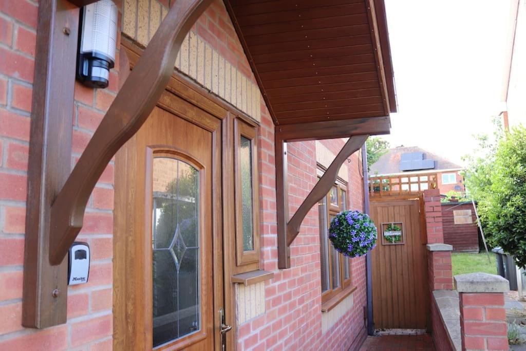 Cosy 3 Bedroom 2 Bathroom House With Parking Sheldon  Exteriér fotografie
