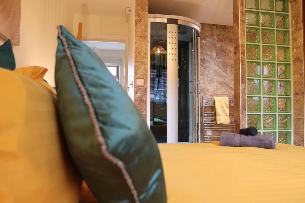 Cosy 3 Bedroom 2 Bathroom House With Parking Sheldon  Exteriér fotografie