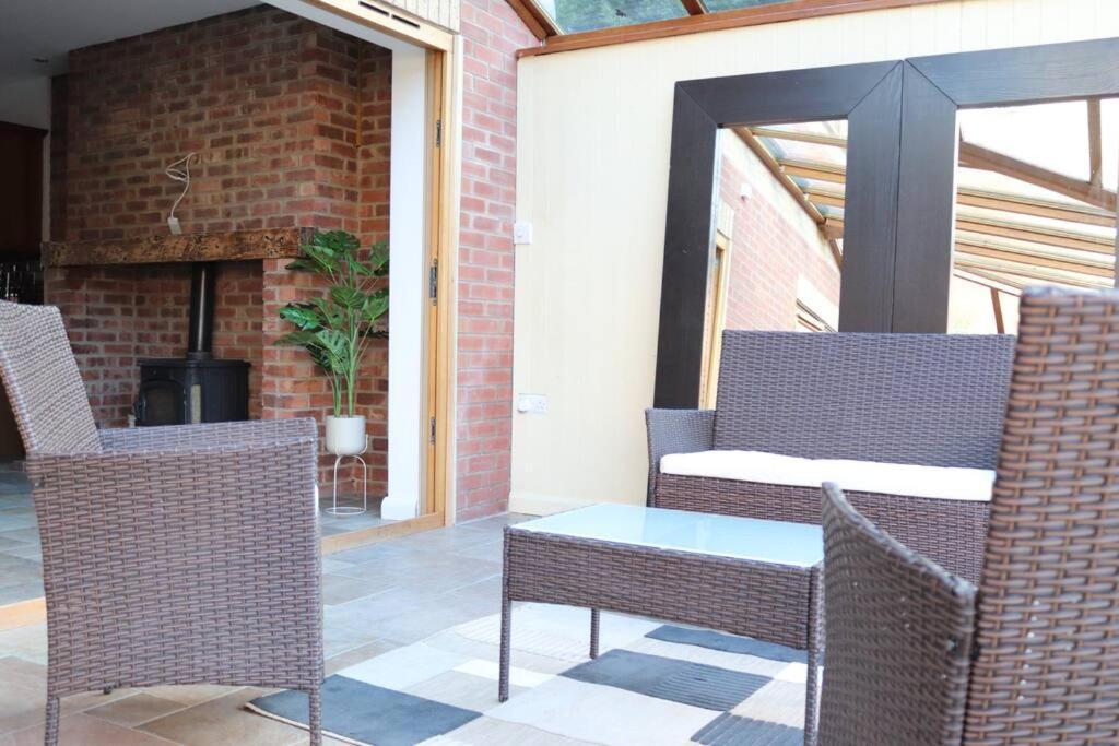 Cosy 3 Bedroom 2 Bathroom House With Parking Sheldon  Exteriér fotografie